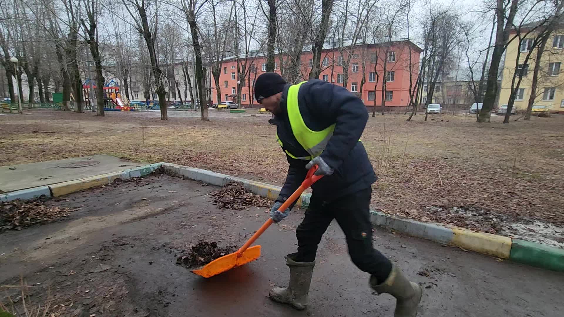 Уборка территорий в Иваново в октябре